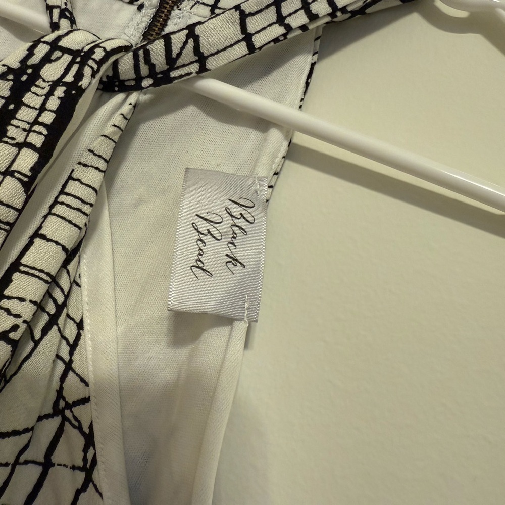2/$30 Black Bead- Black White Halter Mini Dress Abstract Pattern Size Medium - Picture 4 of 7